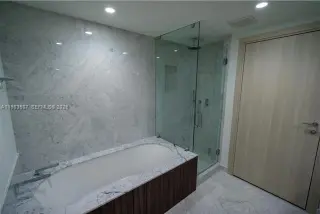 Propiedad en alquiler con 1 dormitorio y 1.5 baños en Miami