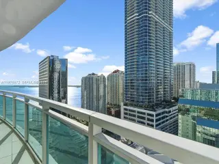 Propiedad en alquiler con 2 habitaciones y 2.5 baños en Miami