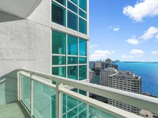 Propiedad en alquiler con 2 habitaciones y 2.5 baños en Miami