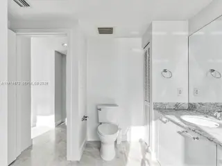 Propiedad en alquiler con 2 habitaciones y 2.5 baños en Miami