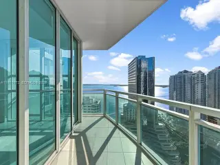Propiedad en alquiler con 2 habitaciones y 2.5 baños en Miami