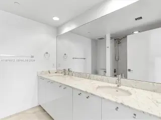 Propiedad en alquiler con 2 habitaciones y 2.5 baños en Miami