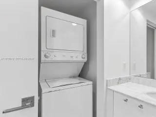 Propiedad en alquiler con 2 habitaciones y 2.5 baños en Miami