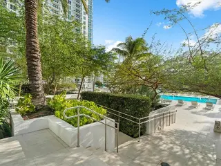 Propiedad en alquiler con 2 habitaciones y 2.5 baños en Miami