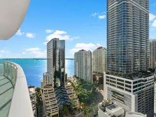 Propiedad en alquiler con 2 habitaciones y 2.5 baños en Miami