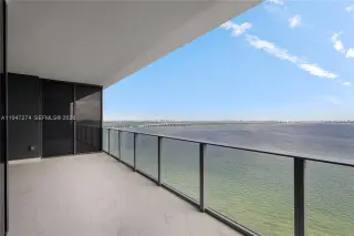 Propiedad en alquiler con 2 habitaciones y 3 baños en Miami