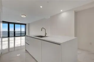 Propiedad en alquiler con 2 habitaciones y 3 baños en Miami