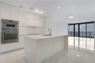 Propiedad en alquiler con 2 habitaciones y 3 baños en Miami