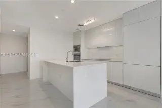 Propiedad en alquiler con 2 habitaciones y 3 baños en Miami