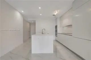 Propiedad en alquiler con 2 habitaciones y 3 baños en Miami