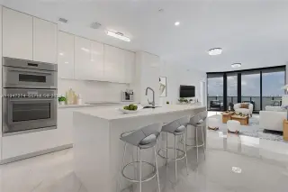 Propiedad en alquiler con 2 habitaciones y 3 baños en Miami