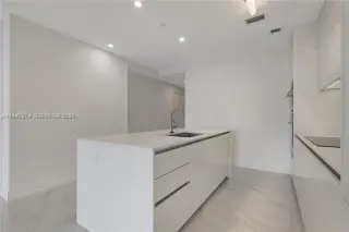 Propiedad en alquiler con 2 habitaciones y 3 baños en Miami