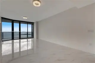 Propiedad en alquiler con 2 habitaciones y 3 baños en Miami