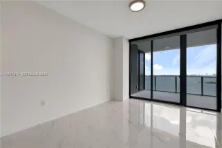 Propiedad en alquiler con 2 habitaciones y 3 baños en Miami