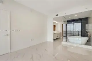 Propiedad en alquiler con 2 habitaciones y 3 baños en Miami