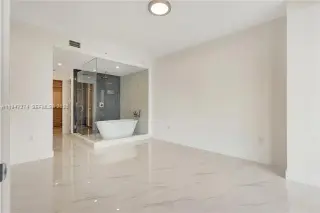 Propiedad en alquiler con 2 habitaciones y 3 baños en Miami