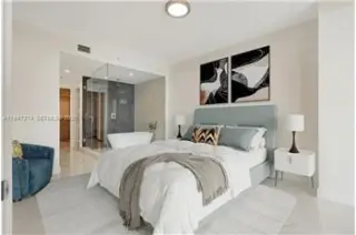Propiedad en alquiler con 2 habitaciones y 3 baños en Miami