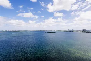 Propiedad en alquiler con 2 habitaciones y 3 baños en Miami