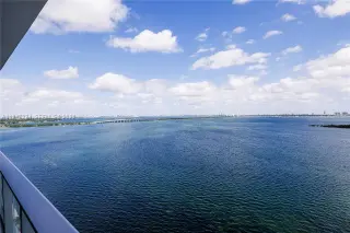 Propiedad en alquiler con 2 habitaciones y 3 baños en Miami