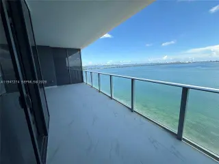 Propiedad en alquiler con 2 habitaciones y 3 baños en Miami