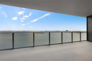 Propiedad en alquiler con 2 habitaciones y 3 baños en Miami