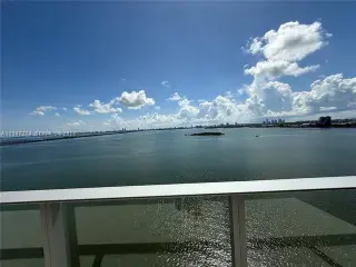 Propiedad en alquiler con 2 habitaciones y 3 baños en Miami