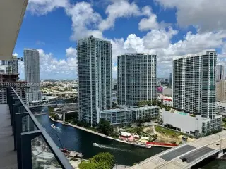 Propiedad en alquiler con 2 habitaciones y 2.5 baños en Miami