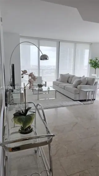 Propiedad en alquiler con 2 habitaciones y 2.5 baños en Miami