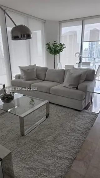 Propiedad en alquiler con 2 habitaciones y 2.5 baños en Miami