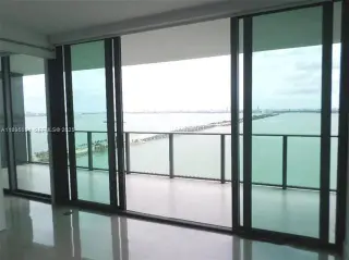 Propiedad en alquiler con 1 dormitorio y 1.5 baños en Miami