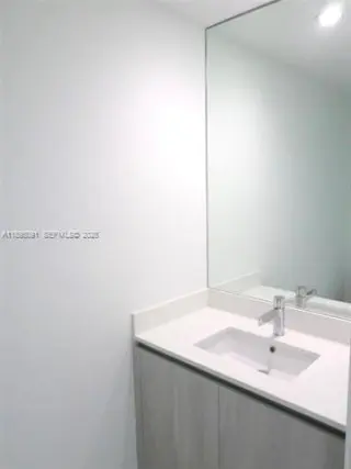 Propiedad en alquiler con 1 dormitorio y 1.5 baños en Miami