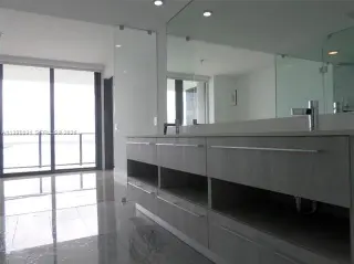 Propiedad en alquiler con 1 dormitorio y 1.5 baños en Miami