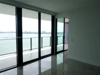 Propiedad en alquiler con 1 dormitorio y 1.5 baños en Miami