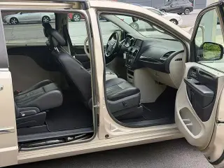 2015 Chrysler Town & Country Touring-L