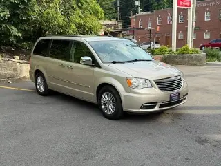 2015 Chrysler Town & Country Touring-L
