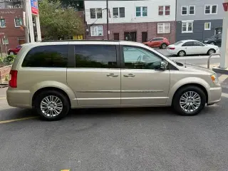 2015 Chrysler Town & Country Touring-L