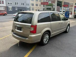 2015 Chrysler Town & Country Touring-L