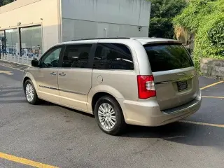 2015 Chrysler Town & Country Touring-L