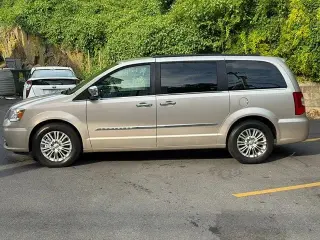 2015 Chrysler Town & Country Touring-L