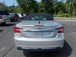2011 Chrysler 200
