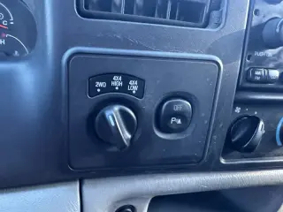 2004 Ford F-250 XLT 4-Door Truck