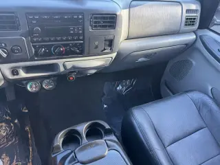 2004 Ford F-250 XLT 4-Door Truck