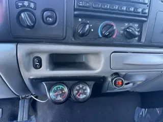 2004 Ford F-250 XLT 4-Door Truck