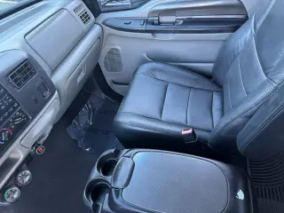 2004 Ford F-250 XLT 4-Door Truck