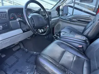 2004 Ford F-250 XLT 4-Door Truck