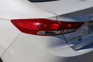 Hyundai ELANTRA 2018 SE 4dr Sedan 6M (US)