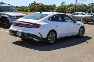 Hyundai SONATA Hybrid 2025 SEL 4dr Sedan