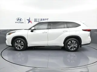 Toyota Highlander 2022 XLE 4dr SUV