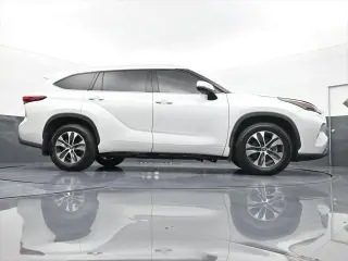 Toyota Highlander 2022 XLE 4dr SUV
