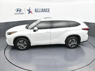Toyota Highlander 2022 XLE 4dr SUV